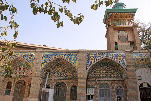 این مسجد در تهران بخاطر این ساعت خاص و متفاوت است +عکس