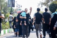 آماده سازی مسیر پیاده روی جاماندگان اربعین درخیابان 17شهریور