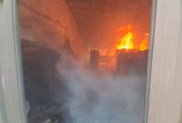 مهار آتش سوزی یک انبار کالا در بزرگراه بابایی