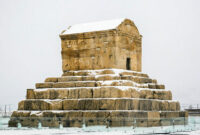 داخل آرامگاه کوروش چه شکلی است؟ داخل آرامگاه کوروش چه شکلی است؟