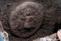 کشف پنج قرص نان سوخته در جریان حفاری تپه‌ای باستانی/ عکس