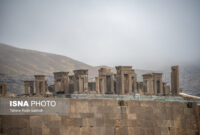 یک متر هم از حریم تخت جمشید کم نشده است یک متر هم از حریم تخت جمشید کم نشده است