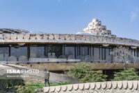 کاخ مروارید مهرشهر با سقفهای فروریخته رها شده است کاخ مروارید مهرشهر با سقفهای فروریخته رها شده است