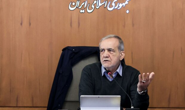 بدن‌نمایی و برهنگی مغایر شأن زنان است