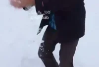 ذوق دیدنی پیرمرد یزدی از بارش برف در دل کویر ذوق دیدنی پیرمرد یزدی از بارش برف در دل کویر