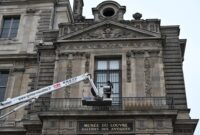 پنجره دردسرساز «لوور» پشت میلهها رفت پنجره دردسرساز «لوور» پشت میلهها رفت