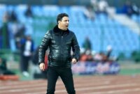 زمین بازی را که دیدم ترکیب تیم را تغییر دادم!
