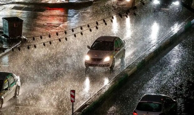 برف و باران در جاده‌های ۱۰ استان/ ترافیک نیمه‌سنگین در چند محور