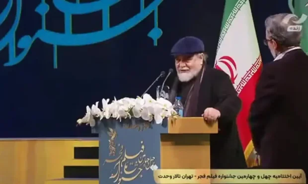 شوخی شریفی نیا با دبیر جشنواره؛ شاه سواری چه فامیلیه! یعنی سوار شاه!