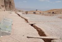 زنگ خطر فرونشست در قلب تاریخ ایران/ نقش رستم پایلوت مدیریت فرونشست شود