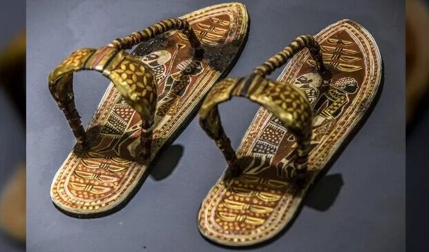 صندل‌هایی برای راه رفتن روی دشمنان!