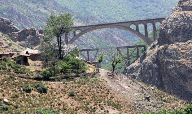 هشدار وزیر میراث‌فرهنگی به یونسکو درباره تهدید حمله به راه‌آهن ایران