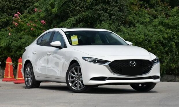 جزئیات فروش مزدا 3 بهمن موتور با افزایش قیمت در فروردین ۱۴۰۵