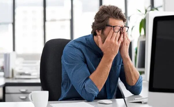 چرا همیشه خسته‌ایم حتی وقتی خوب می‌خوابیم؟/ ۵ دلیل ساده، اما مؤثر
