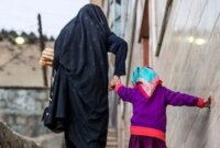 ترکش جنگ بر تن نحیف زنان سرپرست خانوار/ زنانی که شبها بیصدا فرو میریزند ترکش جنگ بر تن نحیف زنان سرپرست خانوار/ زنانی که شبها بیصدا فرو میریزند