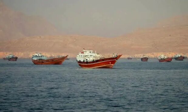 ملوانان در تنگه هرمز گرفتارند