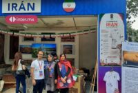مکزیکیها در صف غرفه ایران؛ از فرش و زعفران تا خرید پیراهن تیم ملی برای سفر به تیخوانا مکزیکیها در صف غرفه ایران؛ از فرش و زعفران تا خرید پیراهن تیم ملی برای سفر به تیخوانا