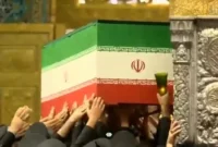 طواف پیکر رهبر شهید به دور ضریح امام رضا(ع) طواف پیکر رهبر شهید به دور ضریح امام رضا(ع)