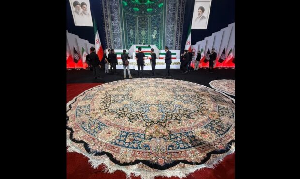 جزئیاتی از فرشِ وداع در تشییع رهبر شهید + ویدئو