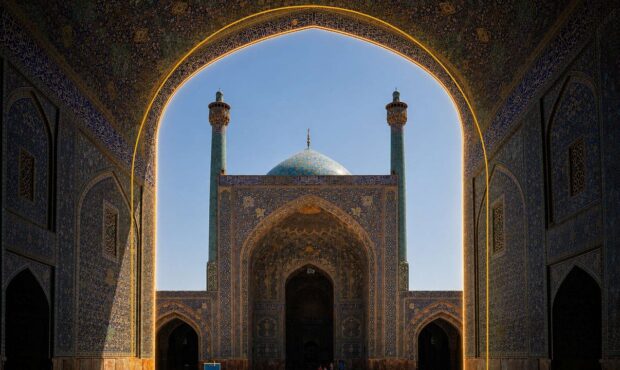 پیوند هویت برند بیمه‌بازار با حفاظت از میراث فرهنگی