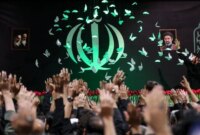 اولین تصاویر از مراسم وداع خانواده شهدا با پیکر رهبر شهید اولین تصاویر از مراسم وداع خانواده شهدا با پیکر رهبر شهید