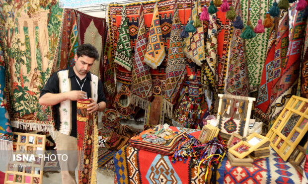 «نخستین نمایشگاه منطقه‌ای صنایع‌دستی و هنرهای سنتی» در قم آغاز به کار کرد